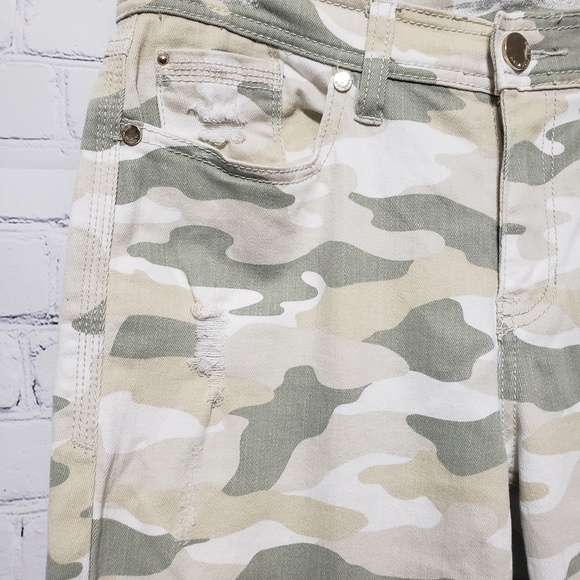 Seven7 Sz10 Skinny Easy Fit Camo Cuffed Jean - Picture 12 of 16